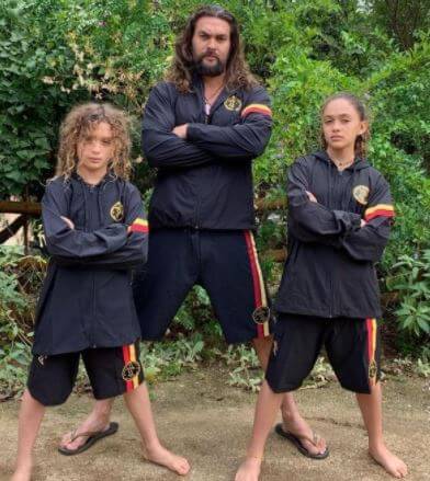 Coni Momoa son Jason Momoa with his kids.